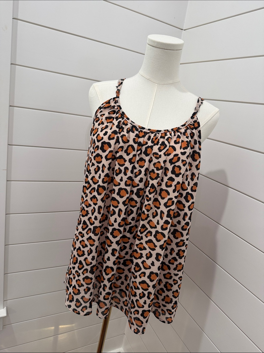 Women’s Large Leopard Print Sleeveless Blouse Flowy Tank Top